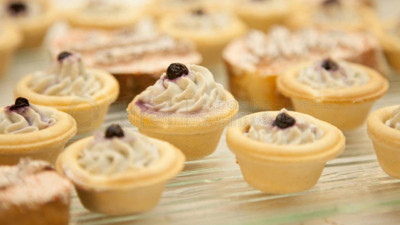 甜品界的“双胞胎”：奶油霜与翻糖的起源与特点