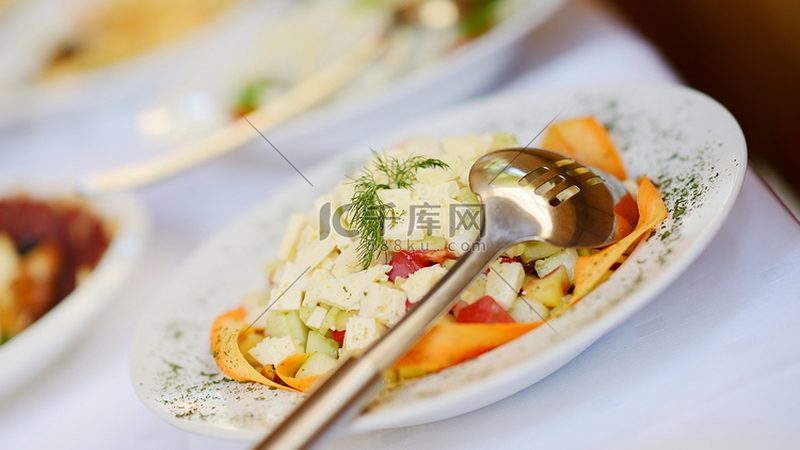 餐饮供应链质量标准定制方案：构建食品安全新防线**